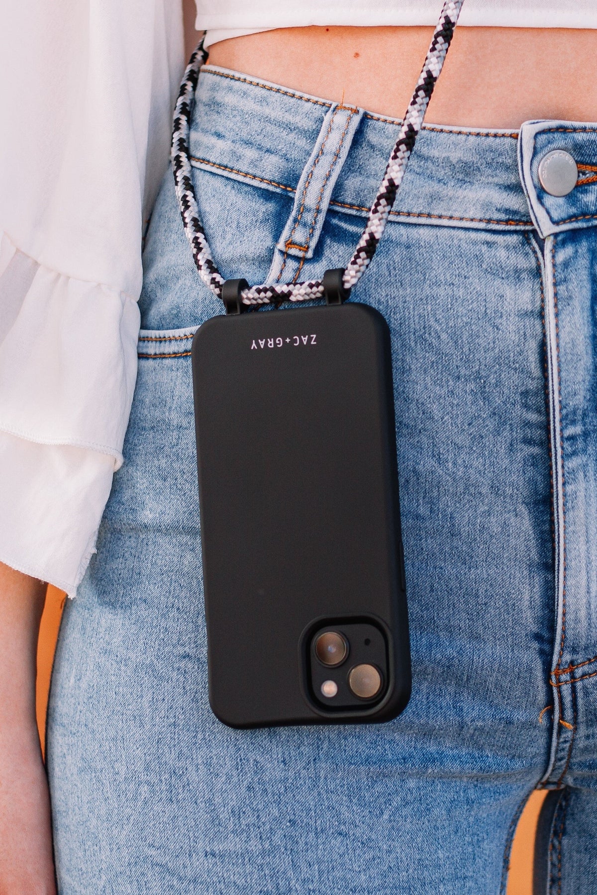 iPhone 15 Pro MIDNIGHT BLACK CASE + CORD - MAGSAFE