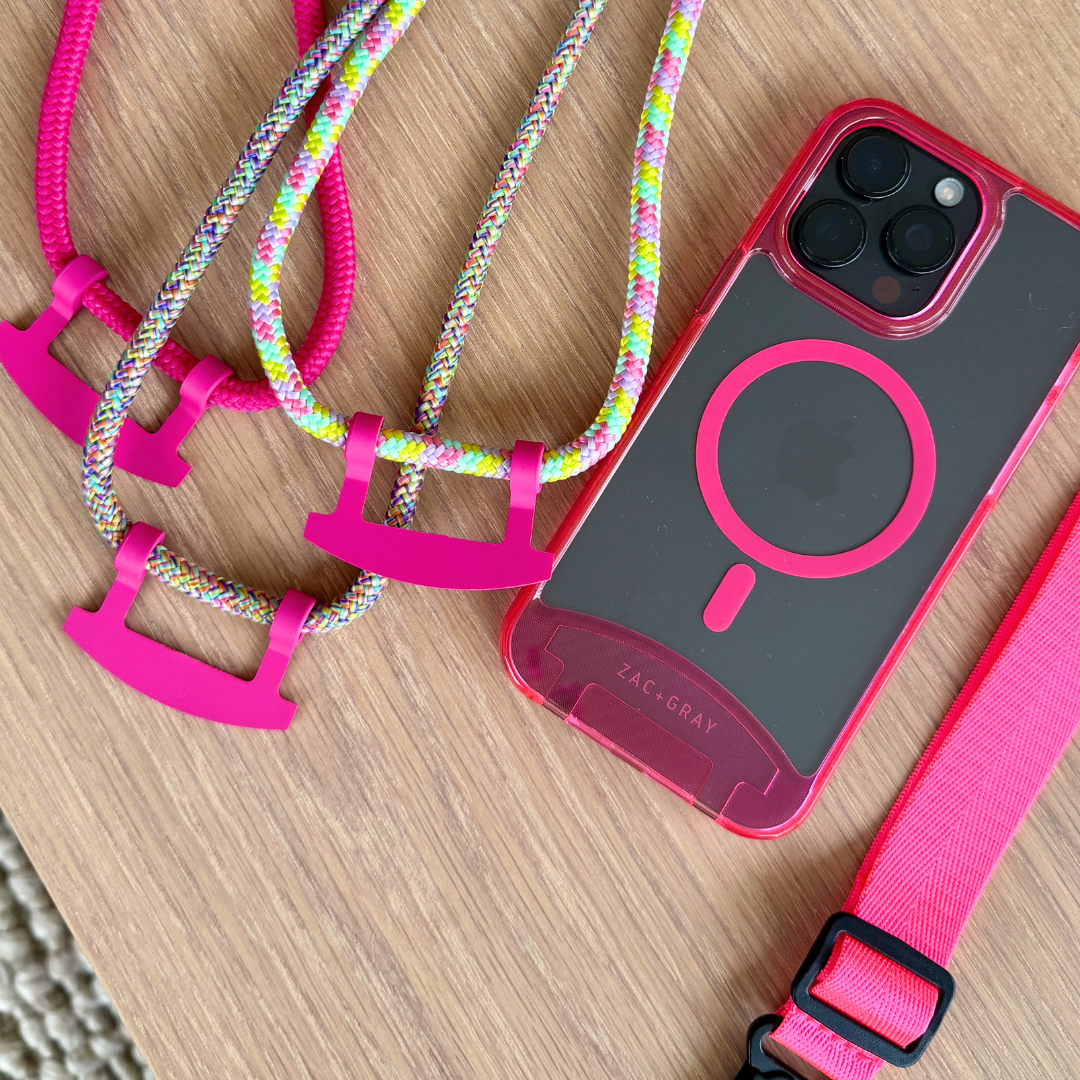 HOT PINK TRANSPARENT CASE - MAGSAFE